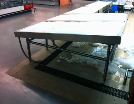 Mobilier din inox pentru magazine, lucrare executată de Comprodserv Eurama