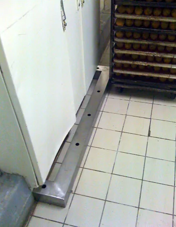 Protecții stop palet din inox, lucrare executată de Comprodserv Eurama